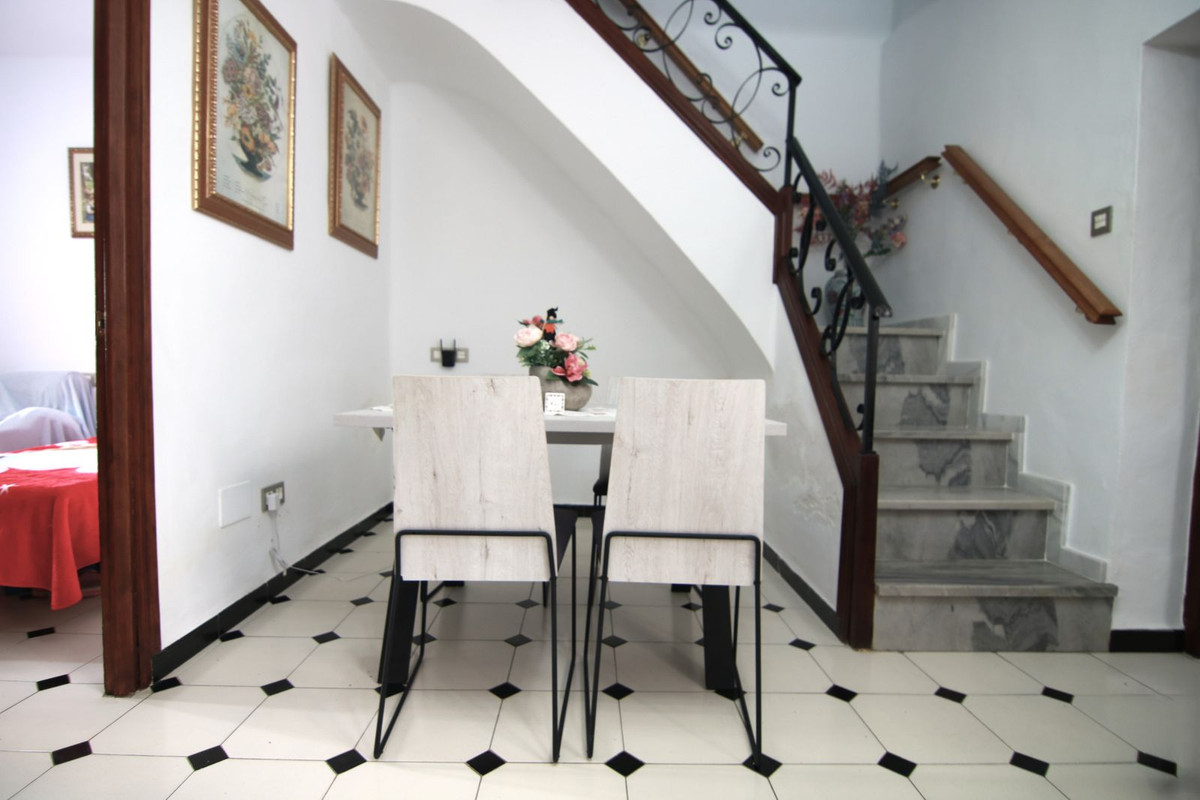 6 Bed Townhouse for sale in Coín Costa Del Sol, Málaga, Spain