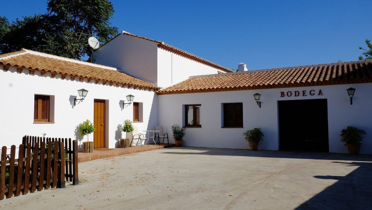 7 Bed Commercial unit for sale in Ronda Costa Del Sol, Málaga, Spain