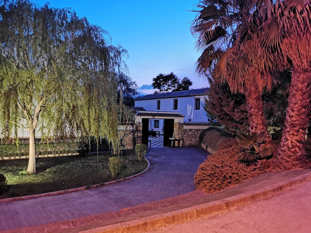 7 Bed Commercial unit for sale in Ronda Costa Del Sol, Málaga, Spain