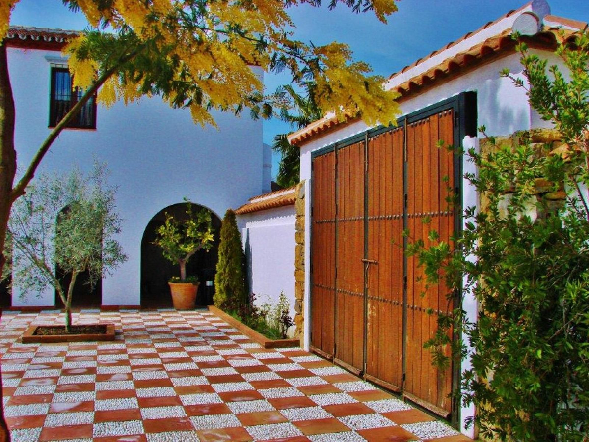 7 Bed Commercial unit for sale in Ronda Costa Del Sol, Málaga, Spain