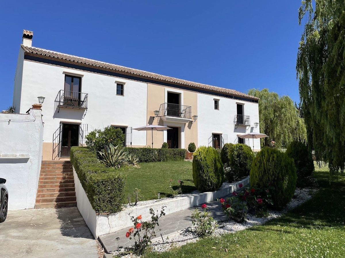 7 Bed Commercial unit for sale in Ronda Costa Del Sol, Málaga, Spain