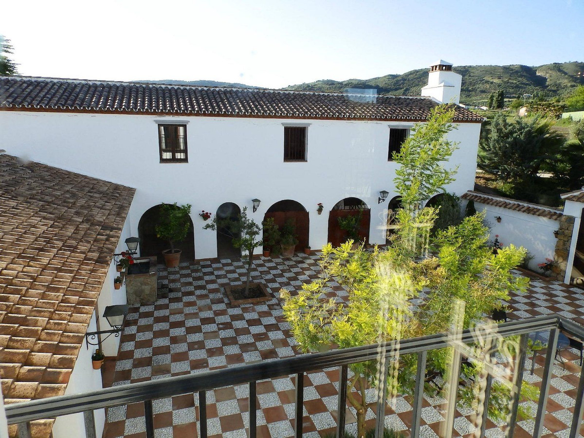 7 Bed Commercial unit for sale in Ronda Costa Del Sol, Málaga, Spain