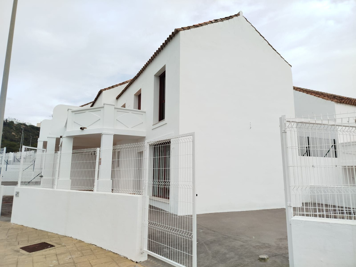 2 Bed Townhouse for sale in Doña Julia Costa Del Sol, Málaga, Spain