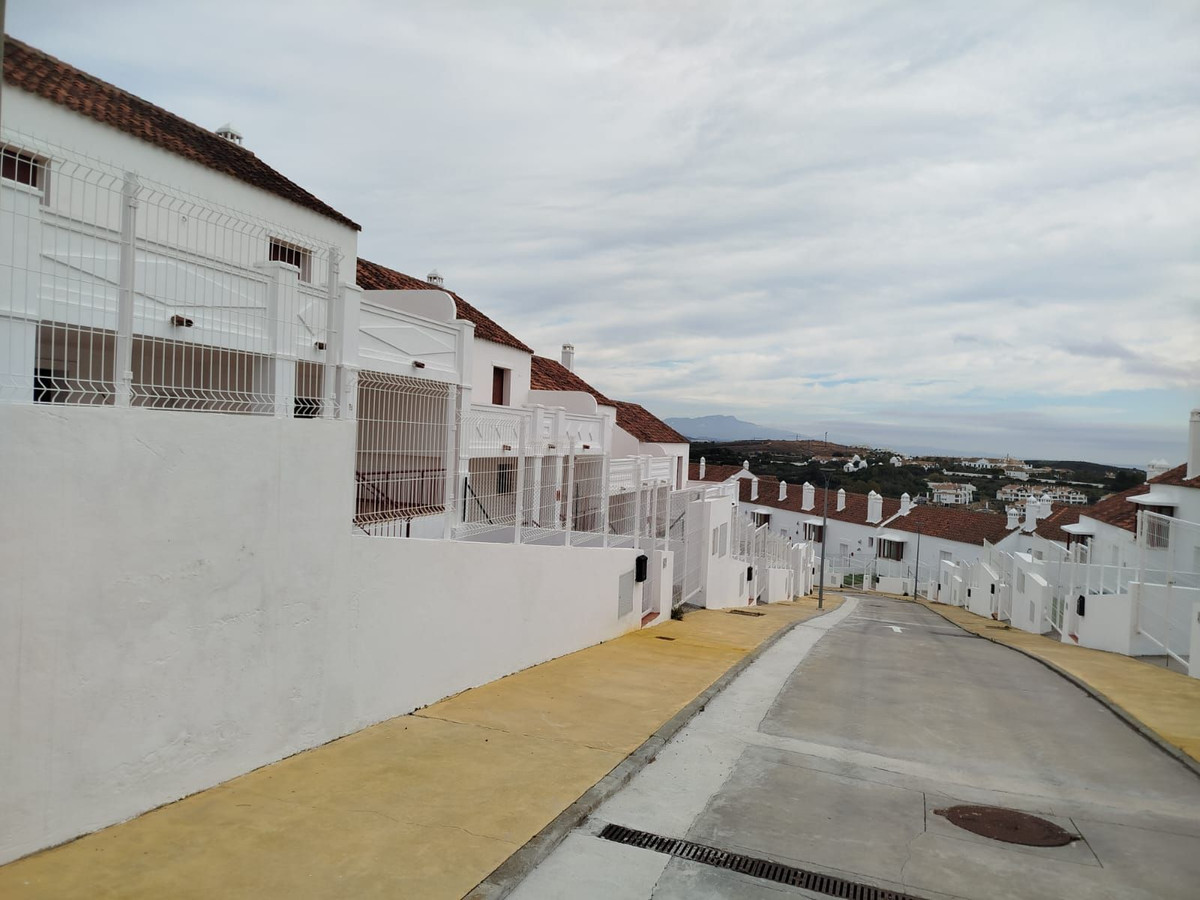 2 Bed Townhouse for sale in Doña Julia Costa Del Sol, Málaga, Spain