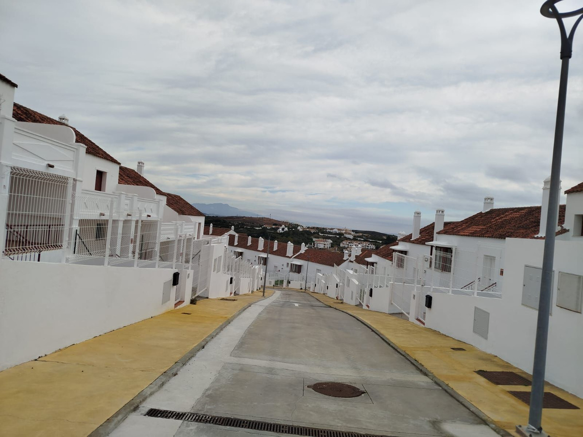 2 Bed Townhouse for sale in Doña Julia Costa Del Sol, Málaga, Spain