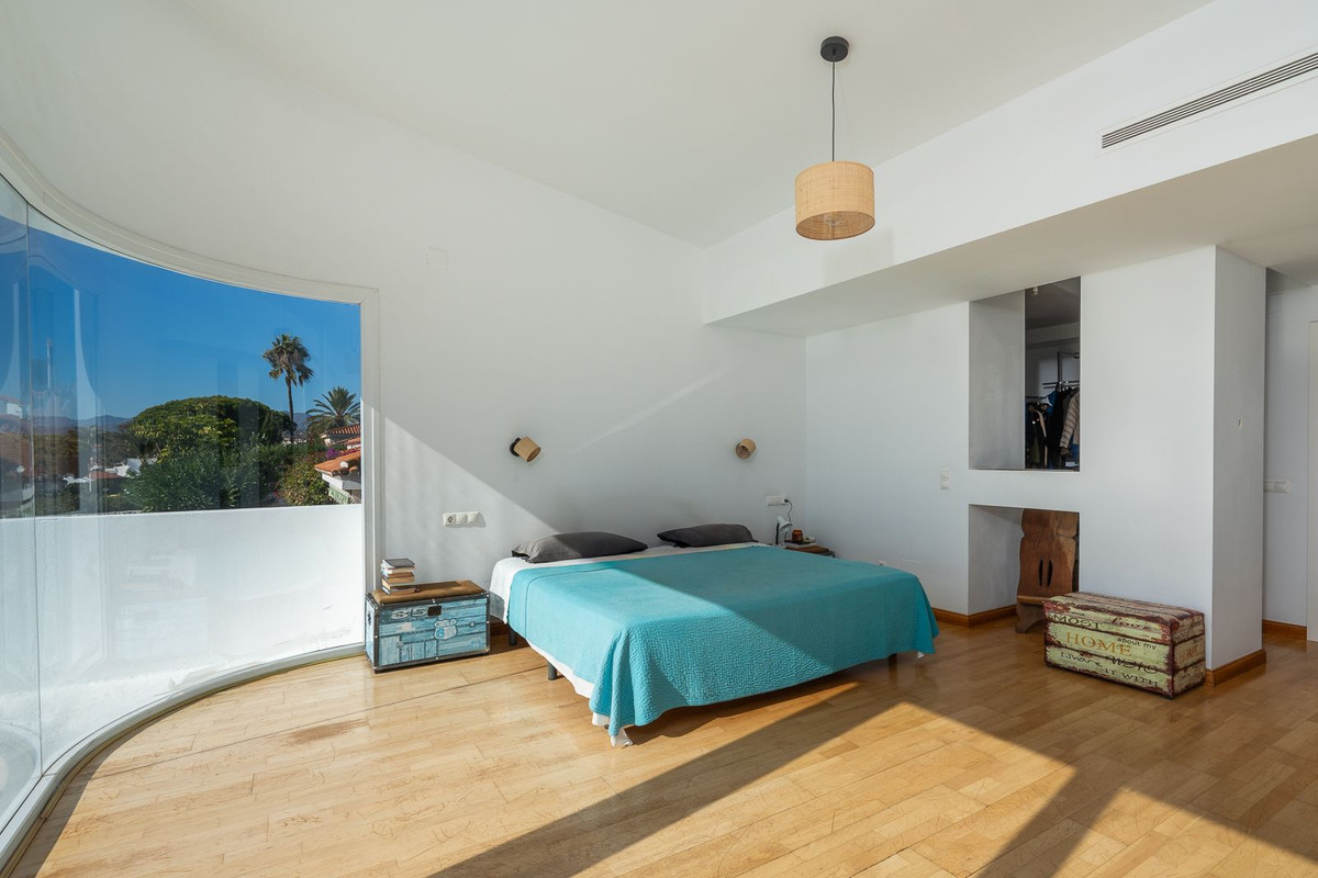 Se vende Villa - Chalet de 3 dormitorios en Costa Del Sol, Málaga, España