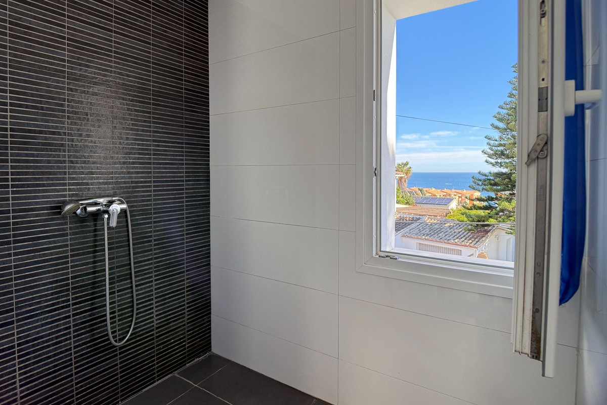Se vende Villa - Chalet de 3 dormitorios en Costa Del Sol, Málaga, España