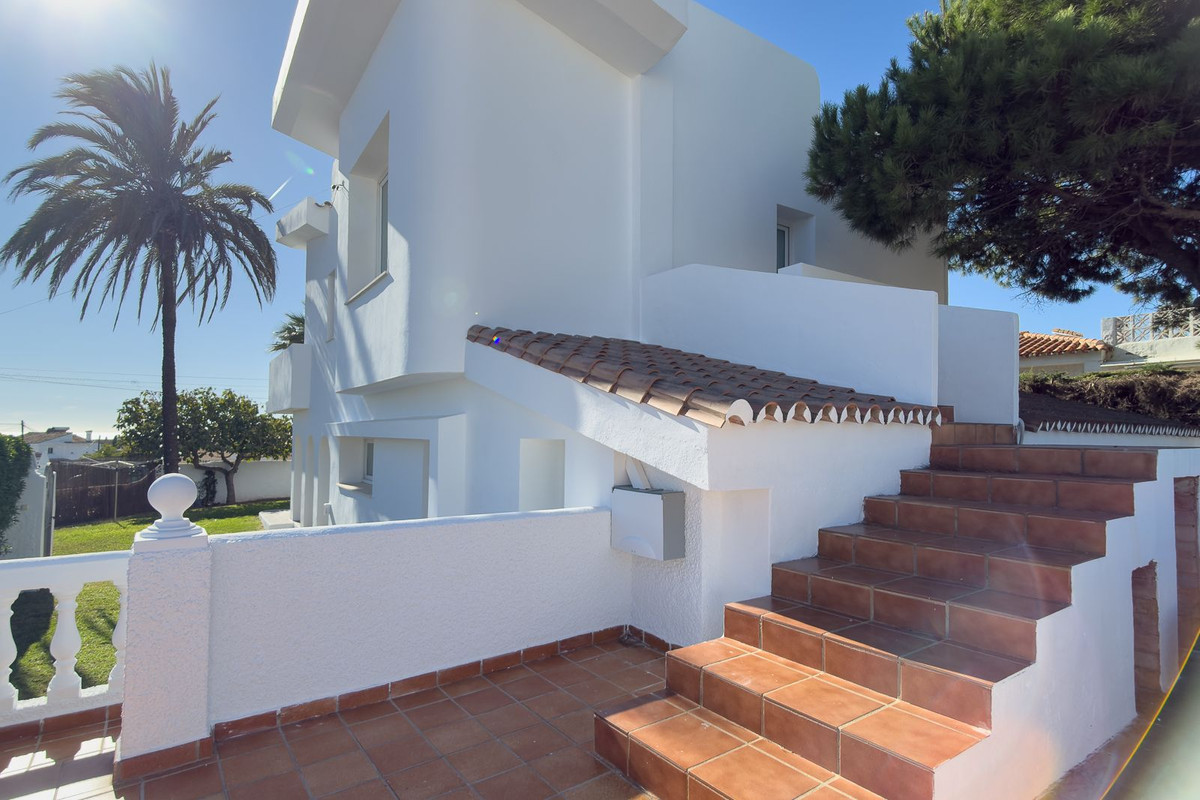 Se vende Villa - Chalet de 3 dormitorios en Costa Del Sol, Málaga, España