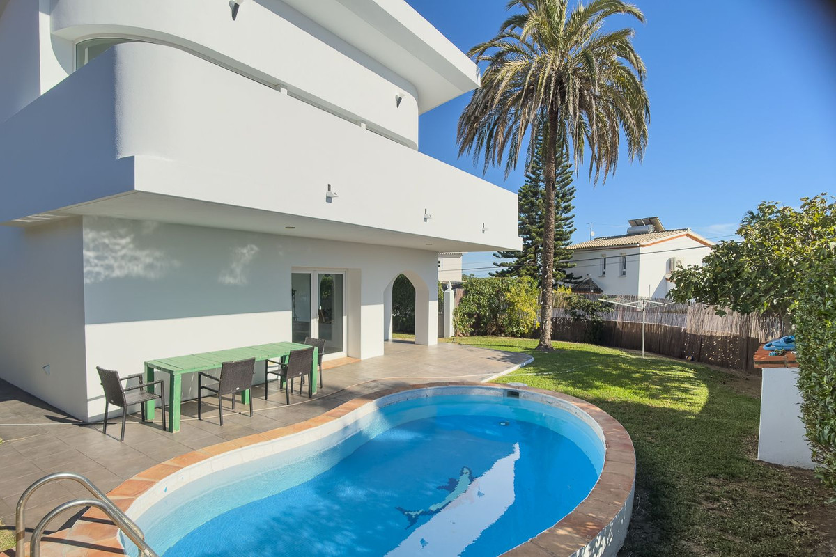 Se vende Villa - Chalet de 3 dormitorios en Costa Del Sol, Málaga, España