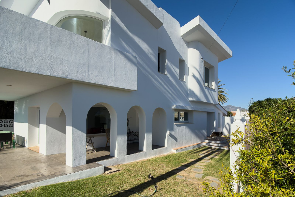 Se vende Villa - Chalet de 3 dormitorios en Costa Del Sol, Málaga, España