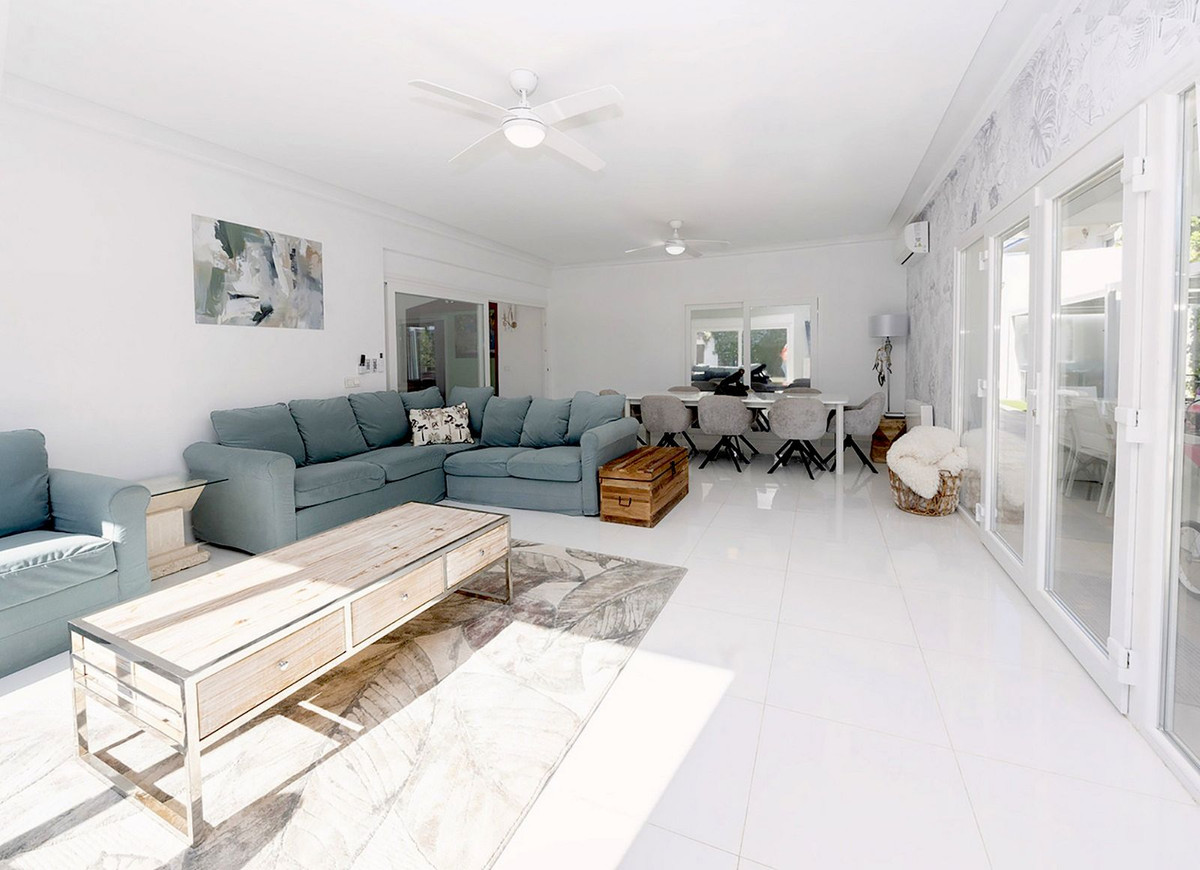 Se vende Villa - Chalet de 6 dormitorios en Costa Del Sol, Málaga, España