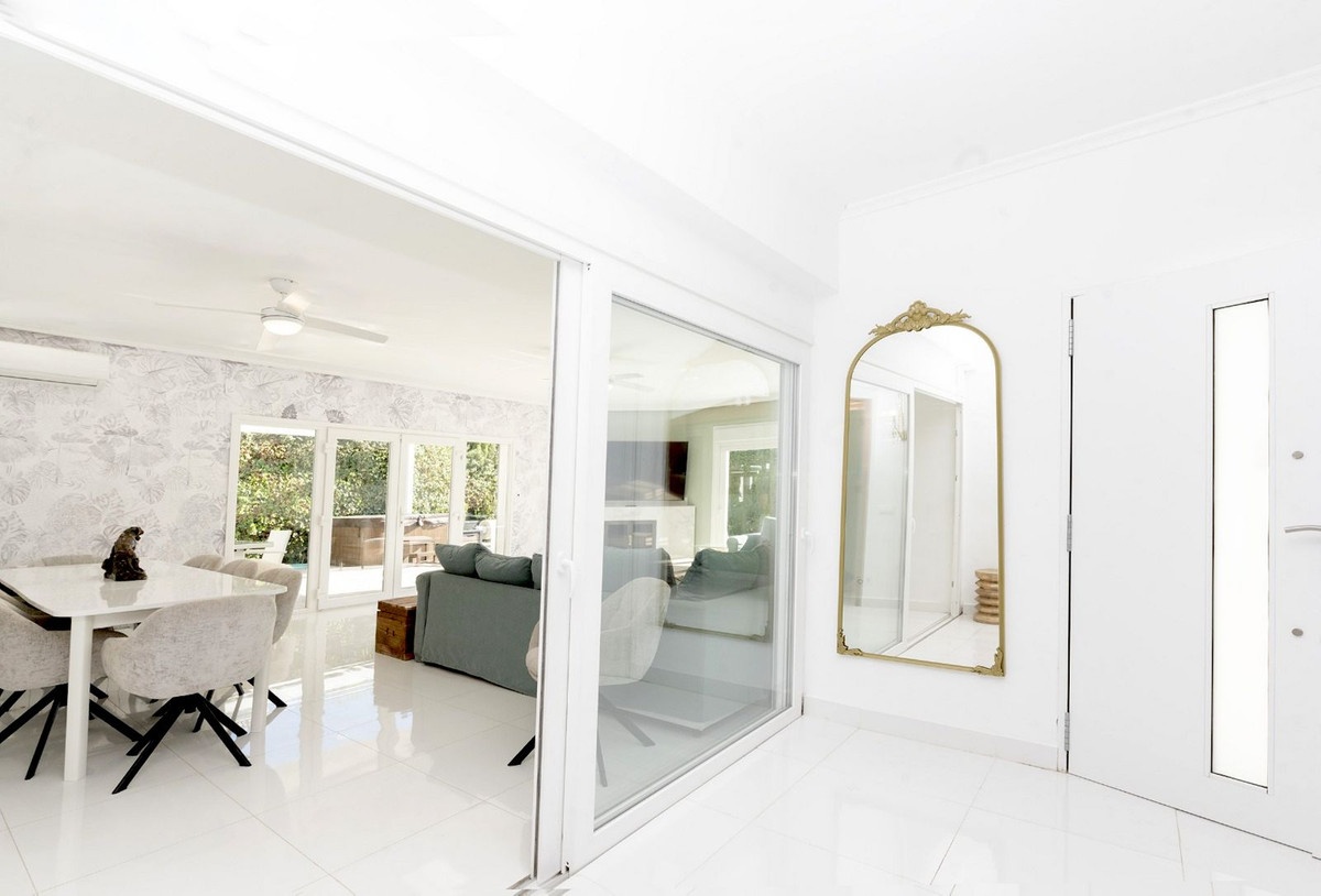 Se vende Villa - Chalet de 6 dormitorios en Costa Del Sol, Málaga, España
