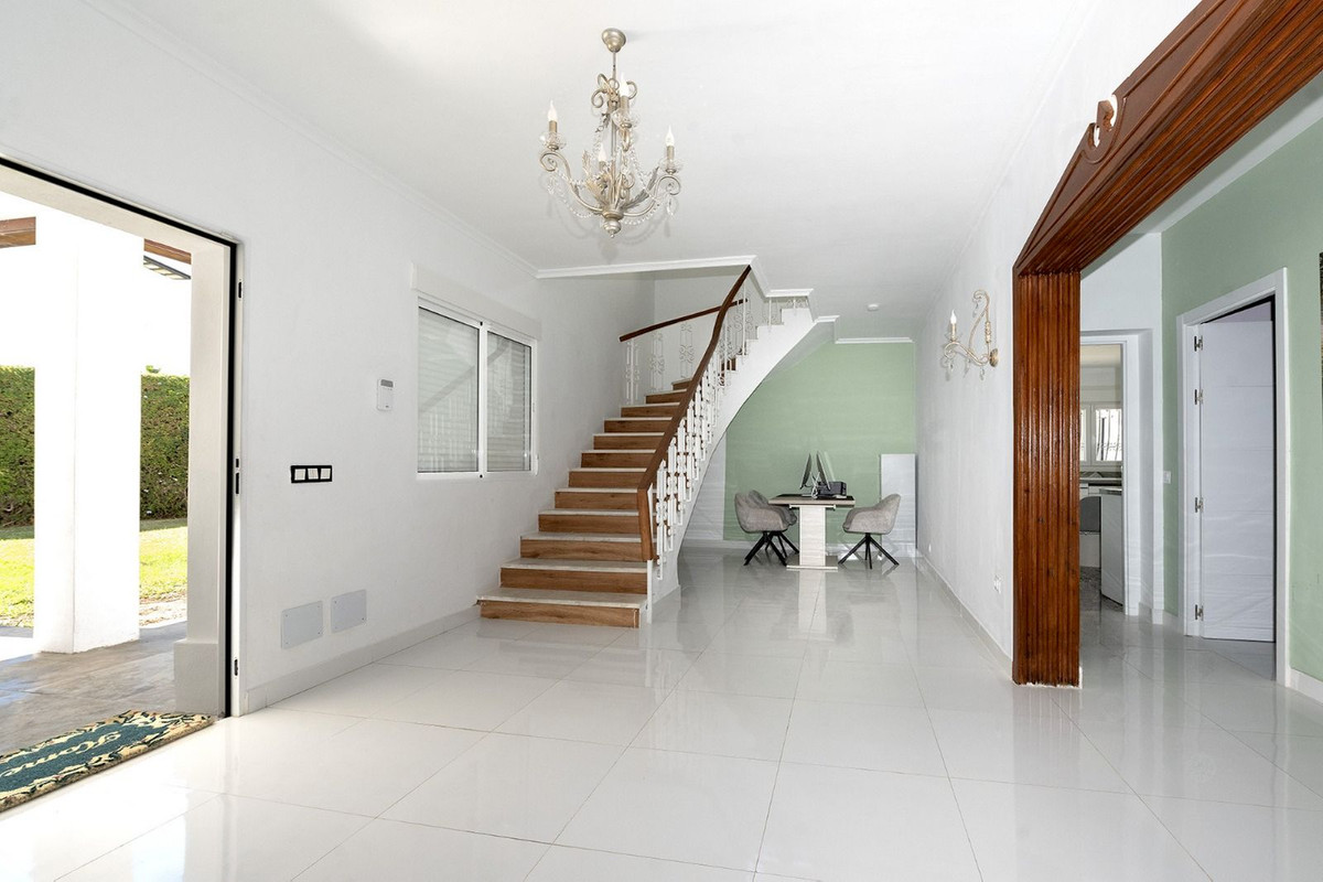Se vende Villa - Chalet de 6 dormitorios en Costa Del Sol, Málaga, España