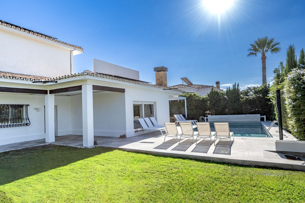 Se vende Villa - Chalet de 6 dormitorios en Costa Del Sol, Málaga, España