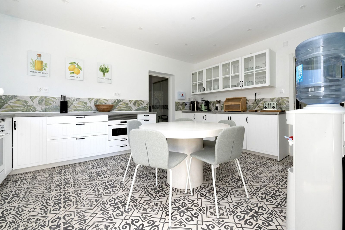 Se vende Villa - Chalet de 6 dormitorios en Costa Del Sol, Málaga, España