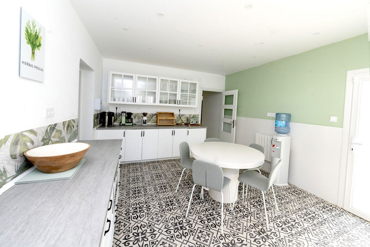 Se vende Villa - Chalet de 6 dormitorios en Costa Del Sol, Málaga, España