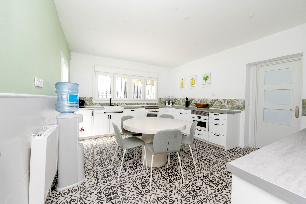Se vende Villa - Chalet de 6 dormitorios en Costa Del Sol, Málaga, España
