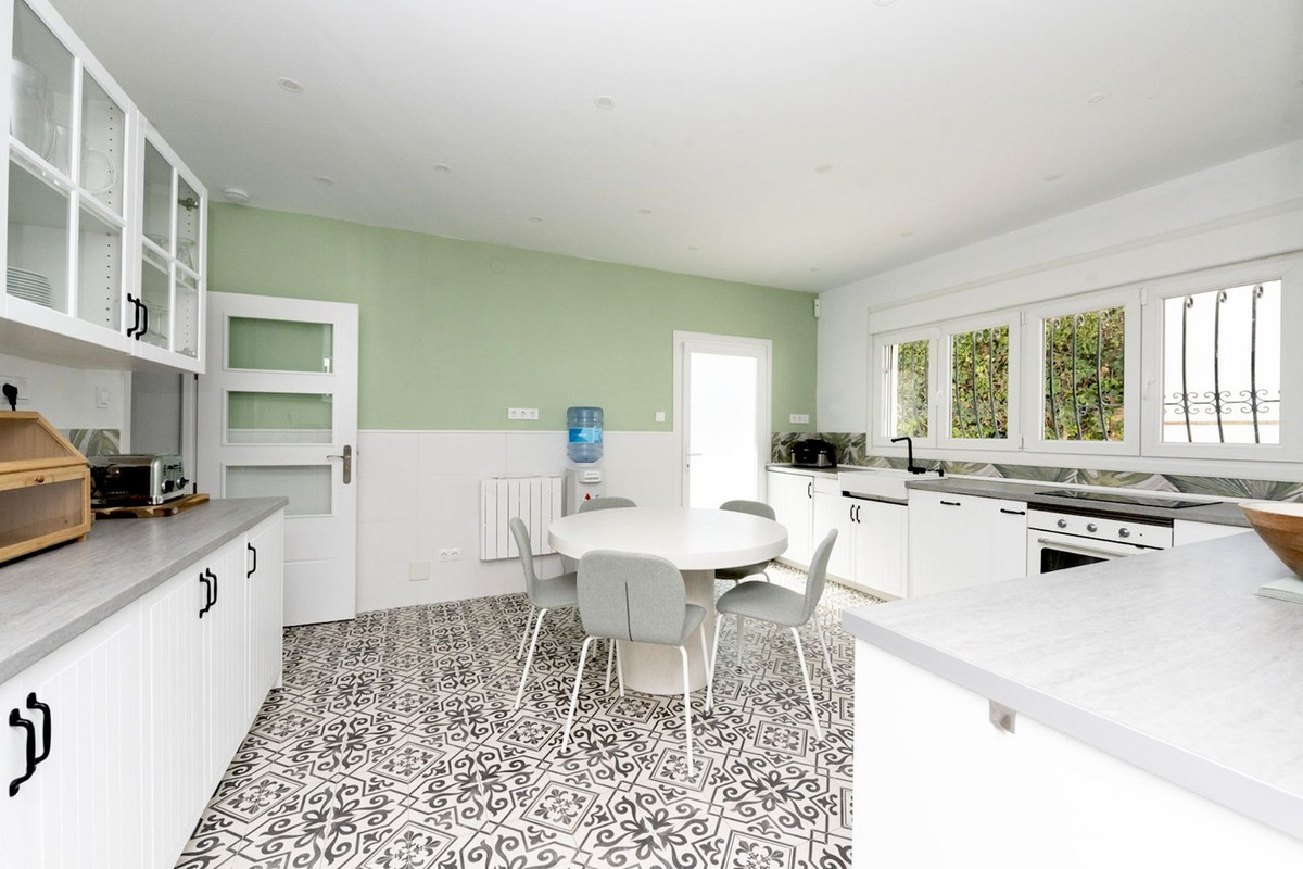 Se vende Villa - Chalet de 6 dormitorios en Costa Del Sol, Málaga, España