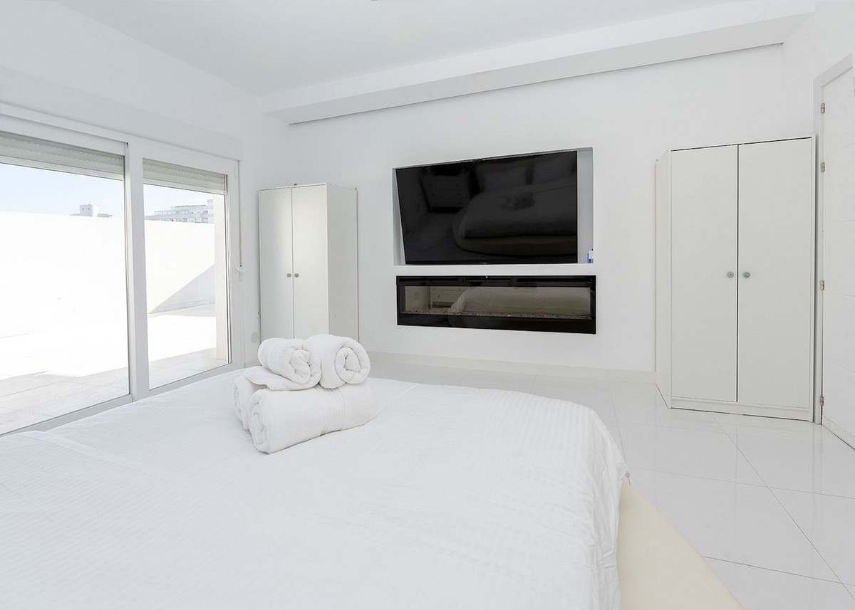 Se vende Villa - Chalet de 6 dormitorios en Costa Del Sol, Málaga, España
