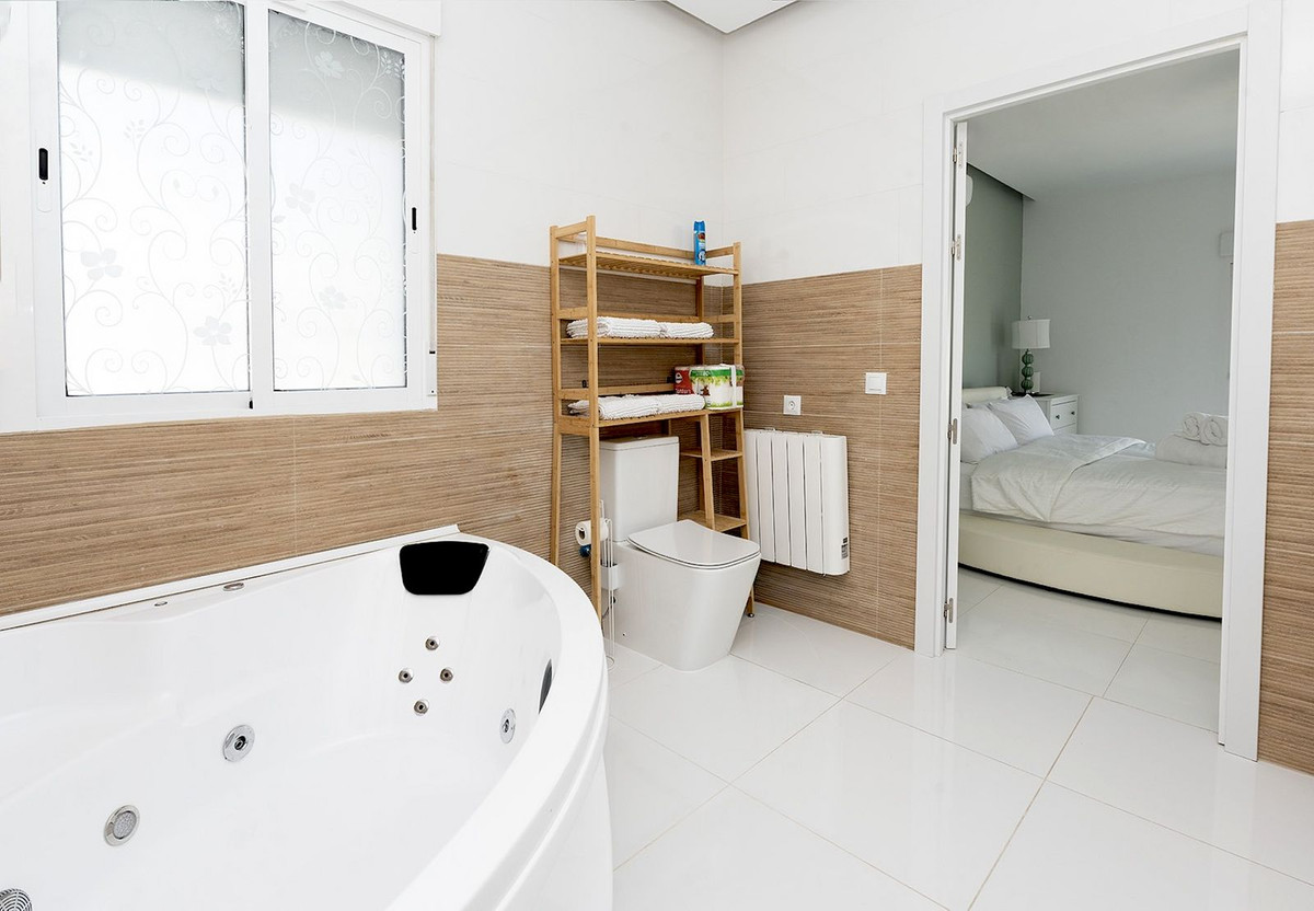 Se vende Villa - Chalet de 6 dormitorios en Costa Del Sol, Málaga, España