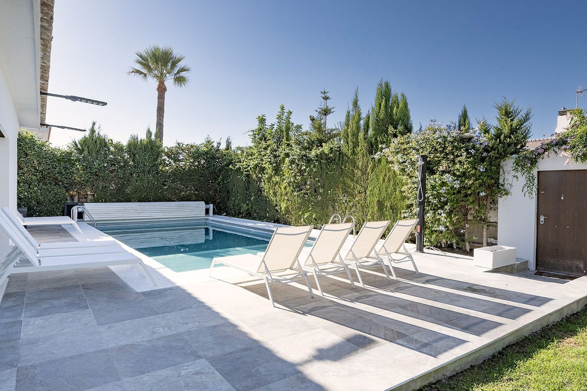 Se vende Villa - Chalet de 6 dormitorios en Costa Del Sol, Málaga, España