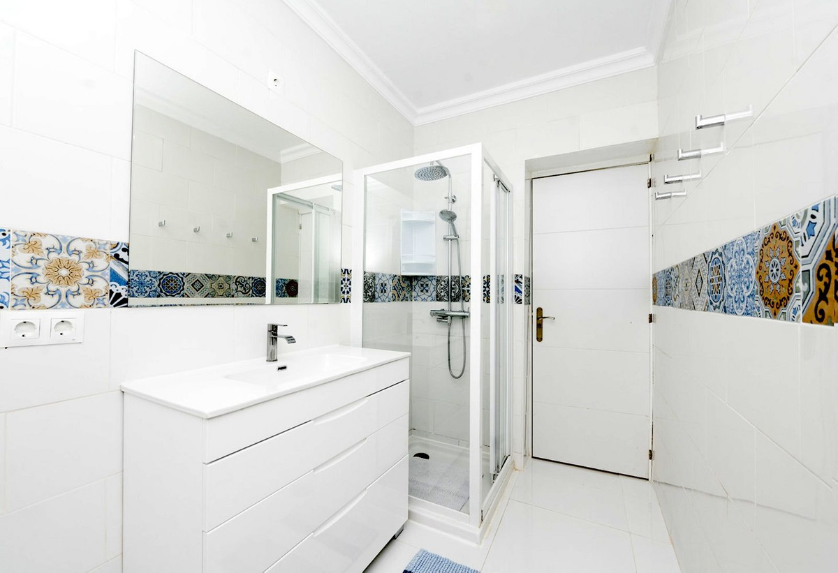 Se vende Villa - Chalet de 6 dormitorios en Costa Del Sol, Málaga, España