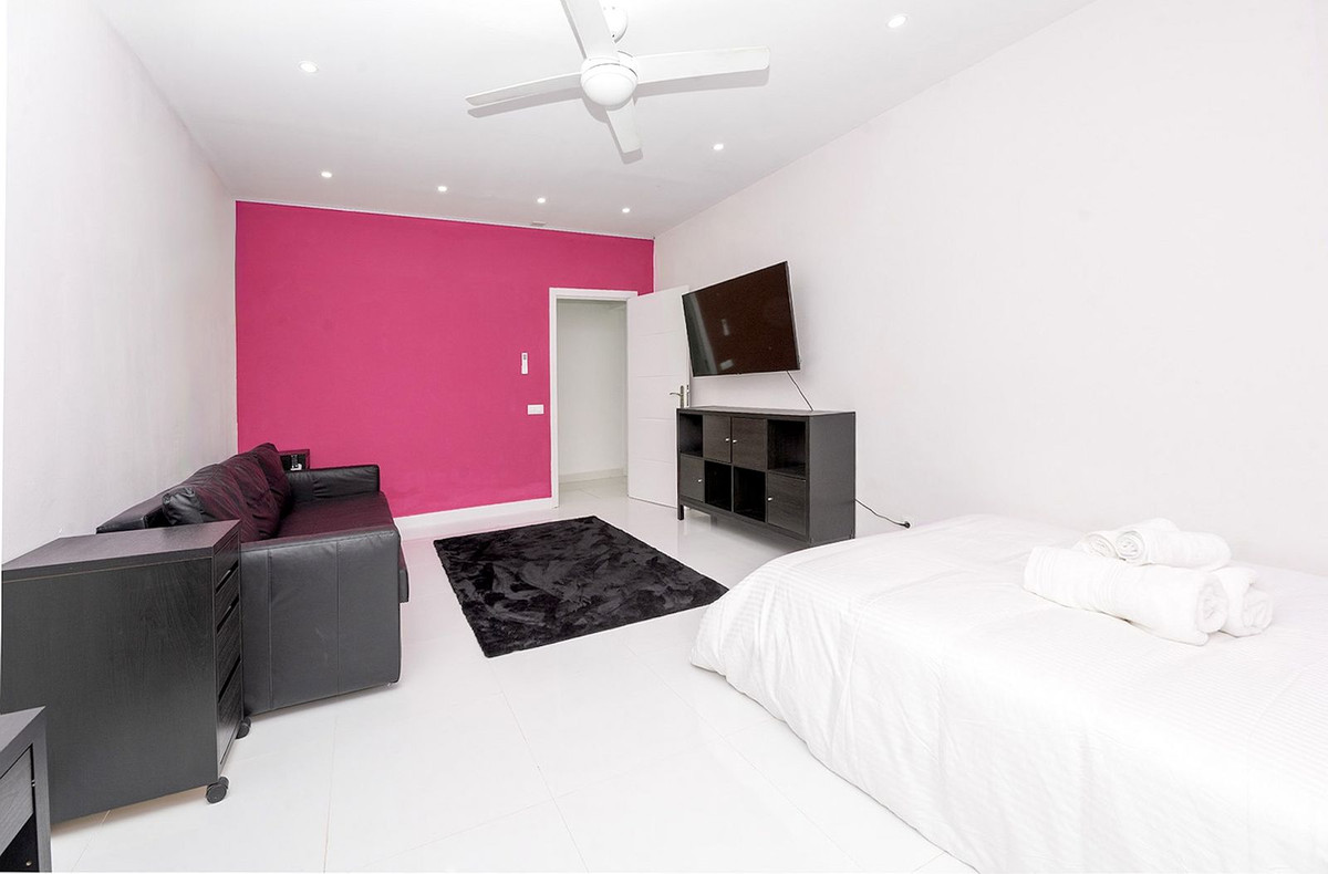 Se vende Villa - Chalet de 6 dormitorios en Costa Del Sol, Málaga, España