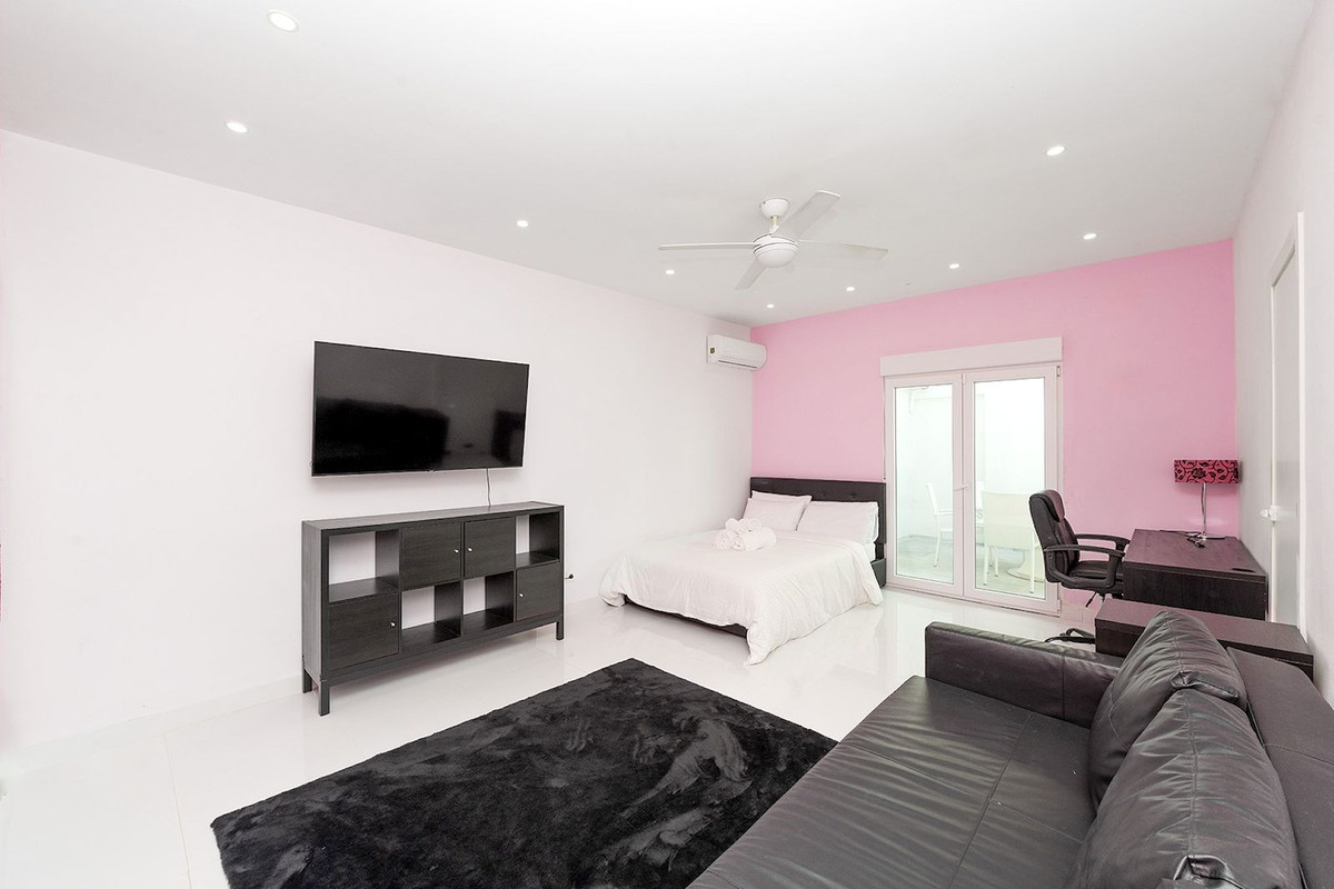Se vende Villa - Chalet de 6 dormitorios en Costa Del Sol, Málaga, España