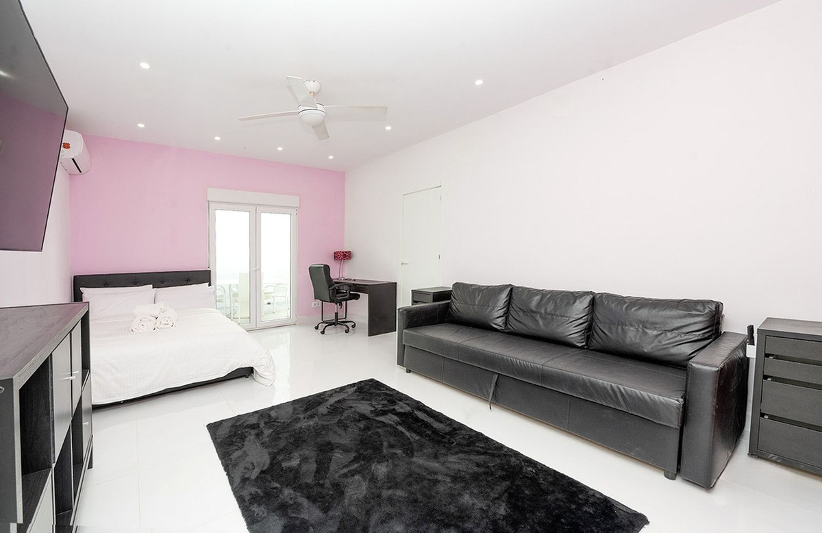 Se vende Villa - Chalet de 6 dormitorios en Costa Del Sol, Málaga, España