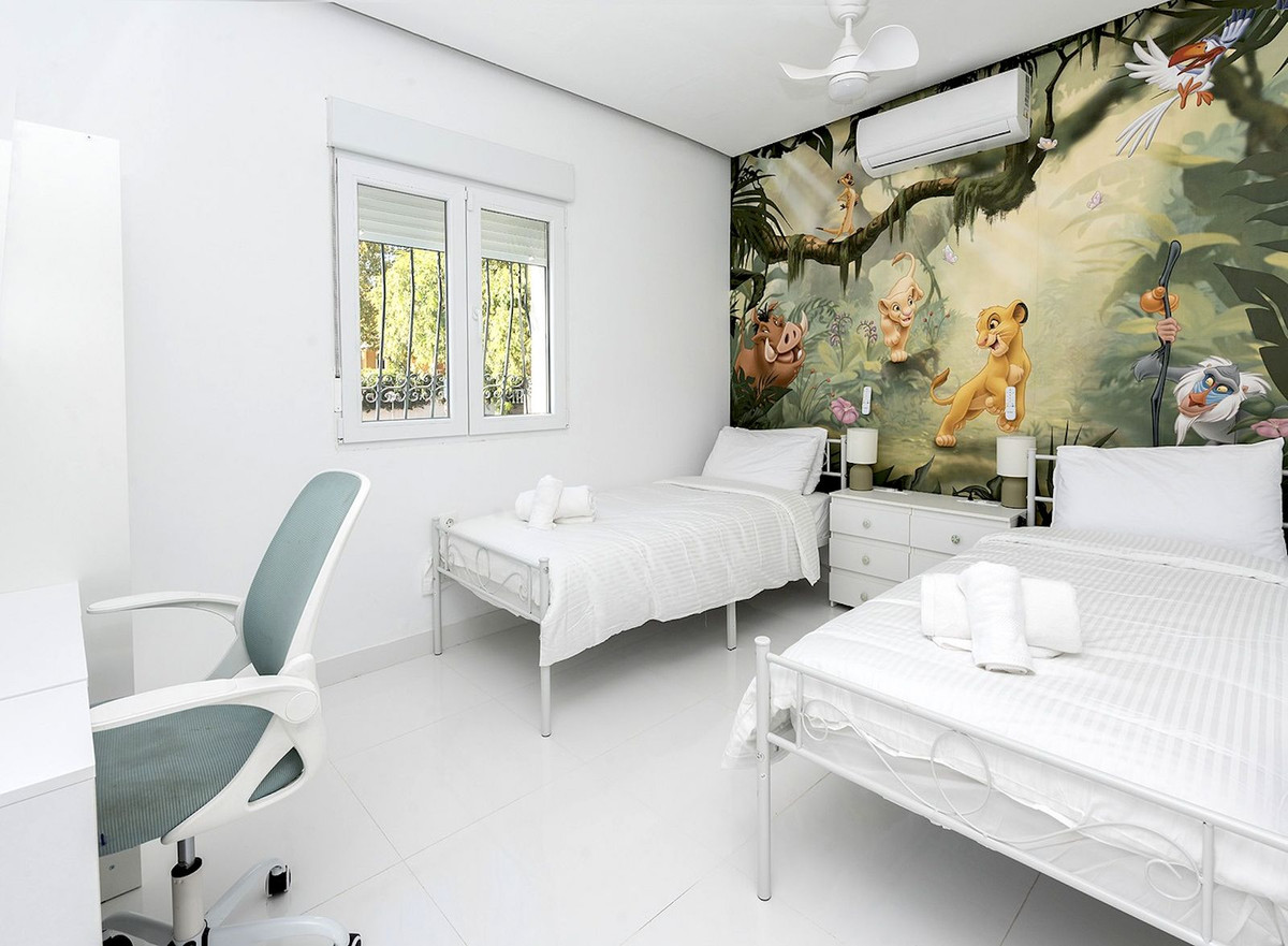 Se vende Villa - Chalet de 6 dormitorios en Costa Del Sol, Málaga, España
