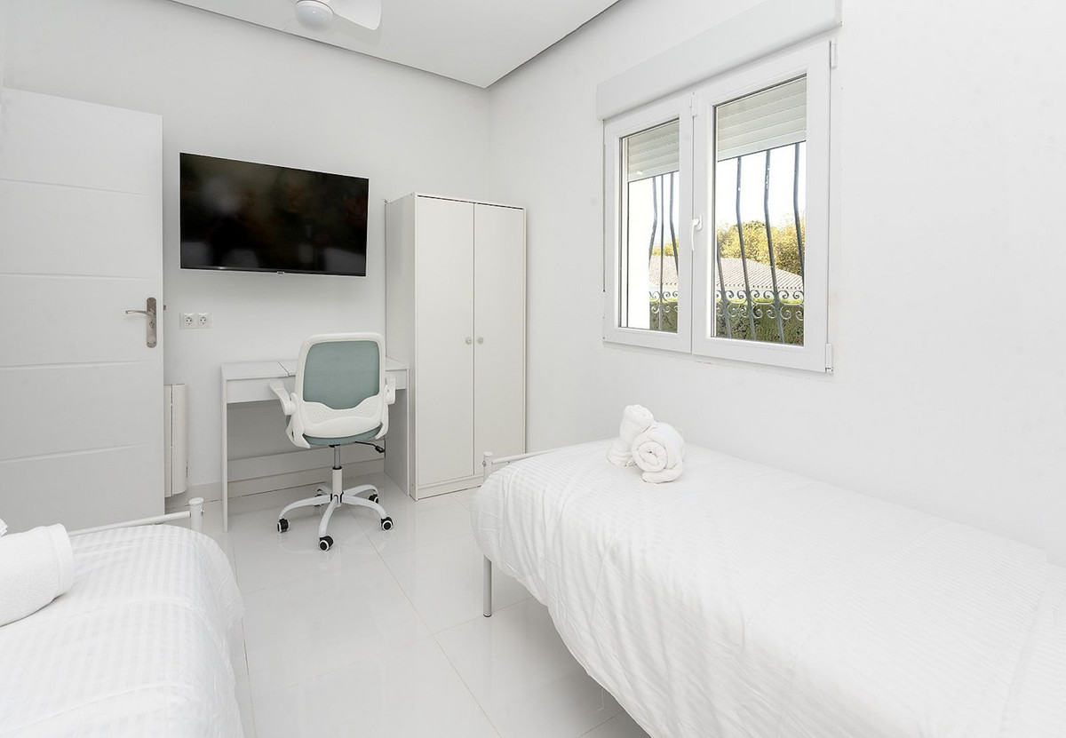 Se vende Villa - Chalet de 6 dormitorios en Costa Del Sol, Málaga, España