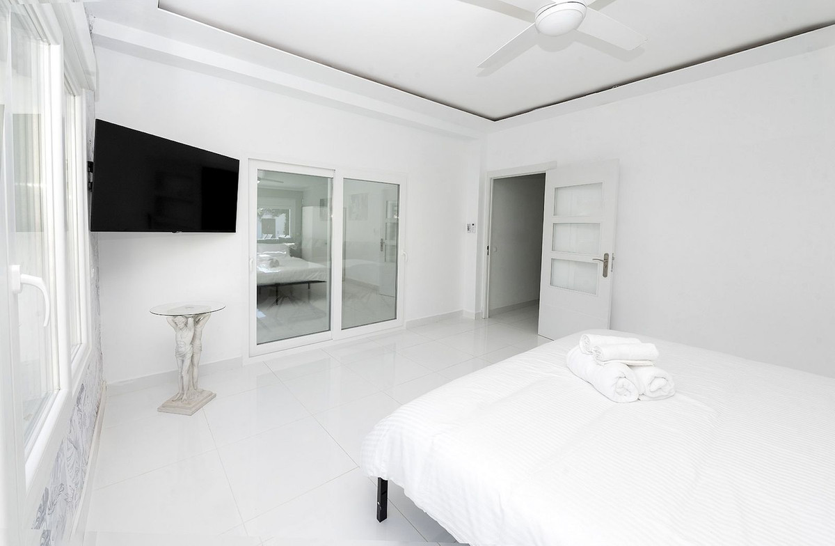 Se vende Villa - Chalet de 6 dormitorios en Costa Del Sol, Málaga, España