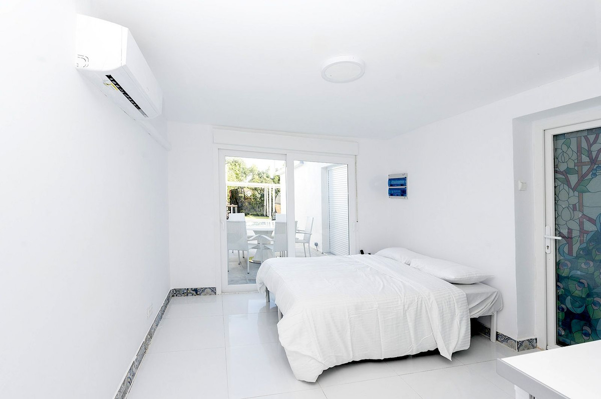 Se vende Villa - Chalet de 6 dormitorios en Costa Del Sol, Málaga, España