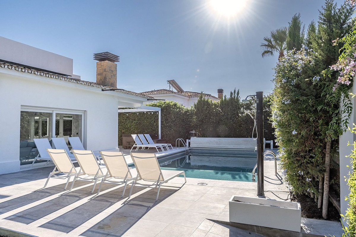 Se vende Villa - Chalet de 6 dormitorios en Costa Del Sol, Málaga, España