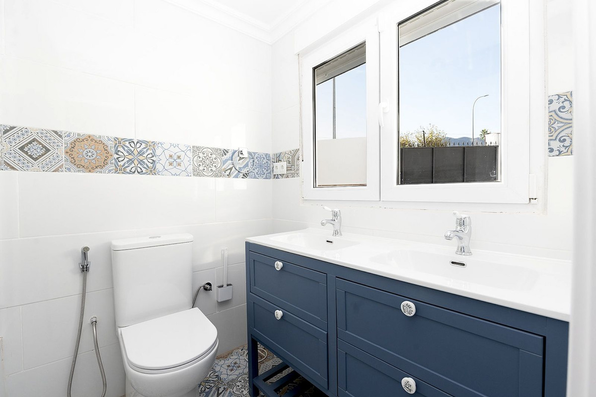 Se vende Villa - Chalet de 6 dormitorios en Costa Del Sol, Málaga, España