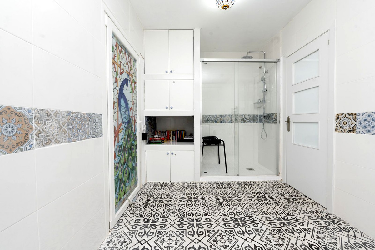 Se vende Villa - Chalet de 6 dormitorios en Costa Del Sol, Málaga, España
