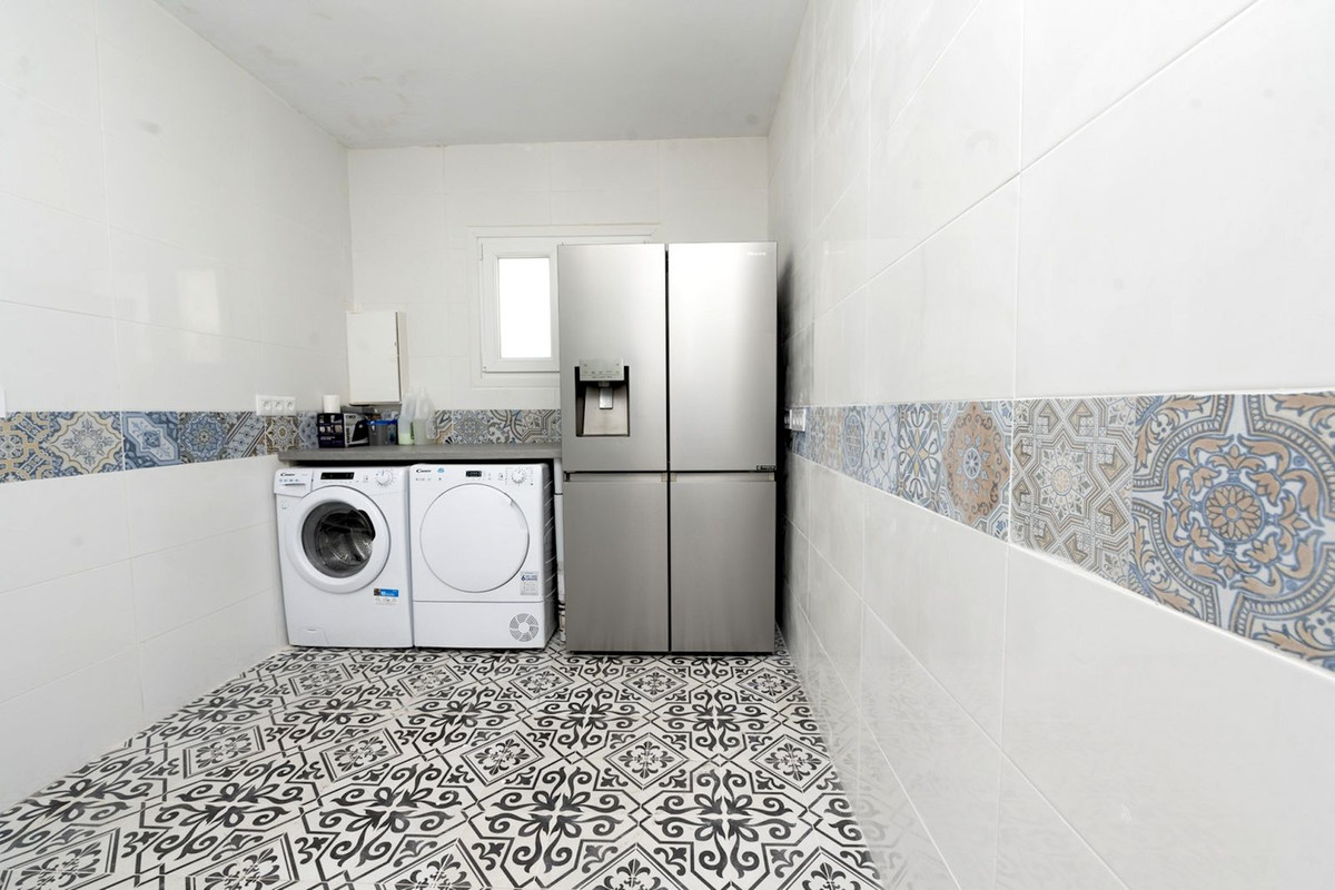 Se vende Villa - Chalet de 6 dormitorios en Costa Del Sol, Málaga, España