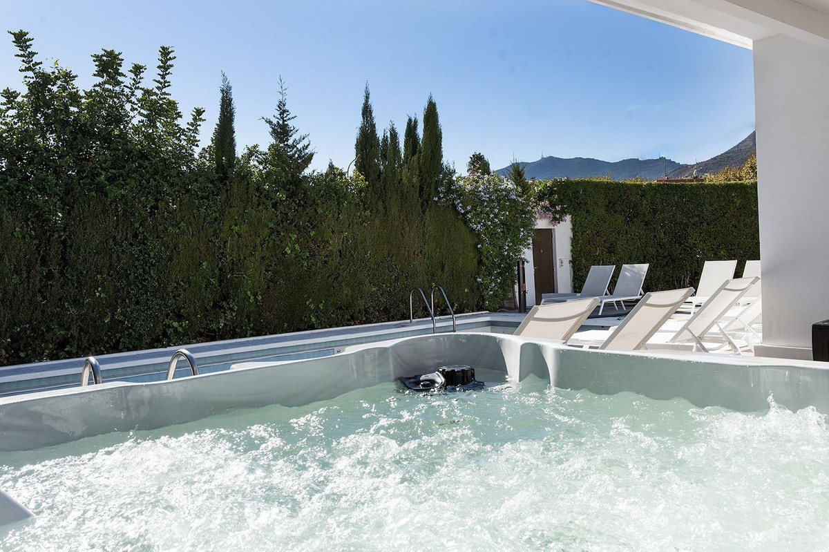 Se vende Villa - Chalet de 6 dormitorios en Costa Del Sol, Málaga, España