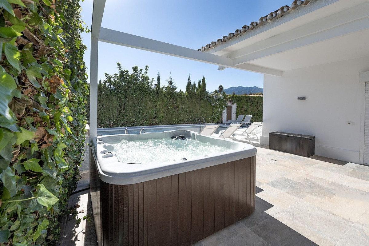 Se vende Villa - Chalet de 6 dormitorios en Costa Del Sol, Málaga, España
