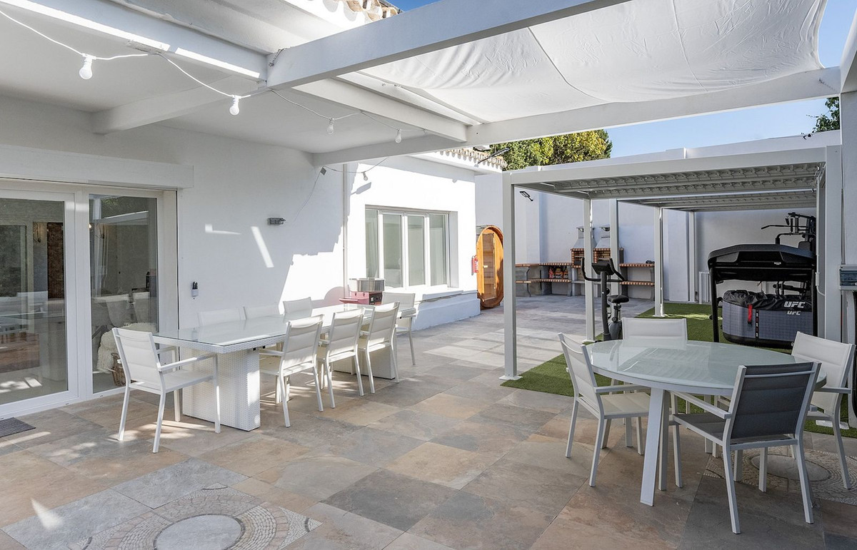 Se vende Villa - Chalet de 6 dormitorios en Costa Del Sol, Málaga, España
