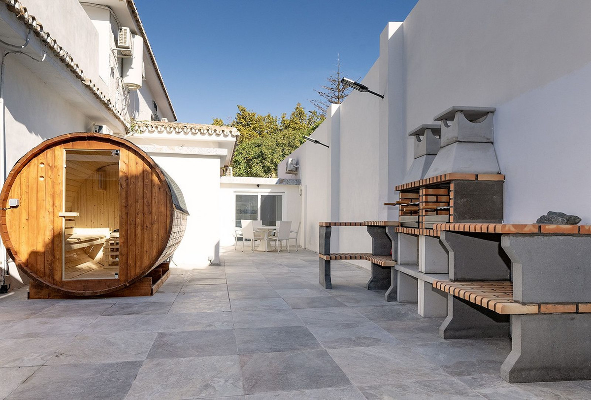 Se vende Villa - Chalet de 6 dormitorios en Costa Del Sol, Málaga, España