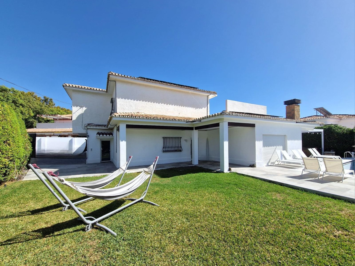 Se vende Villa - Chalet de 6 dormitorios en Costa Del Sol, Málaga, España