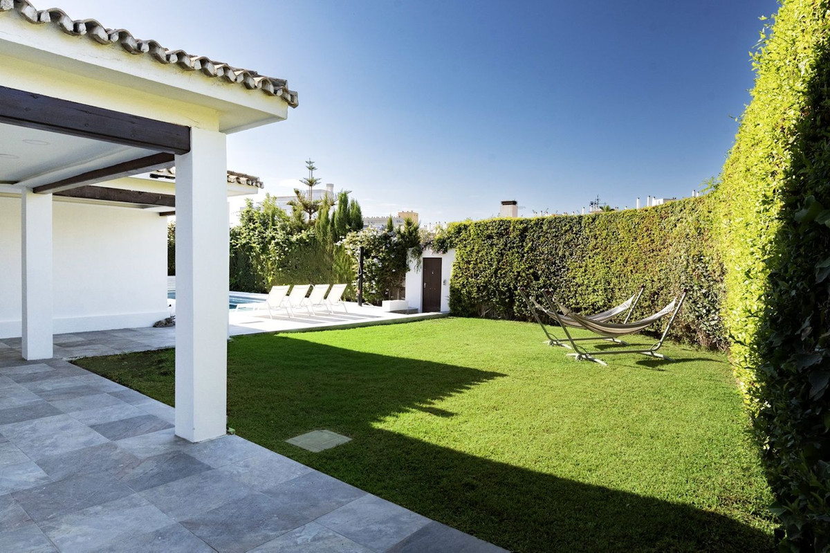 Se vende Villa - Chalet de 6 dormitorios en Costa Del Sol, Málaga, España