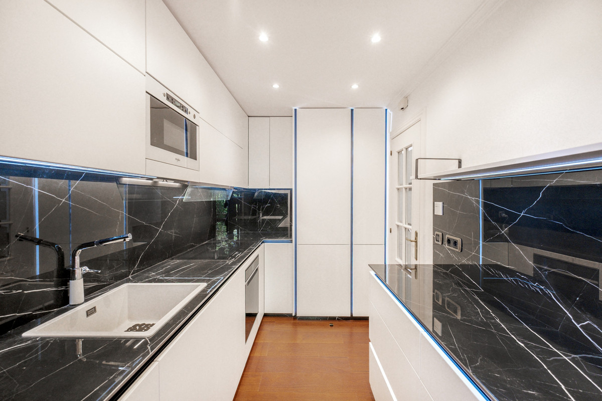 4 Bed Townhouse for sale in The Golden Mile Costa Del Sol, Málaga, Spain