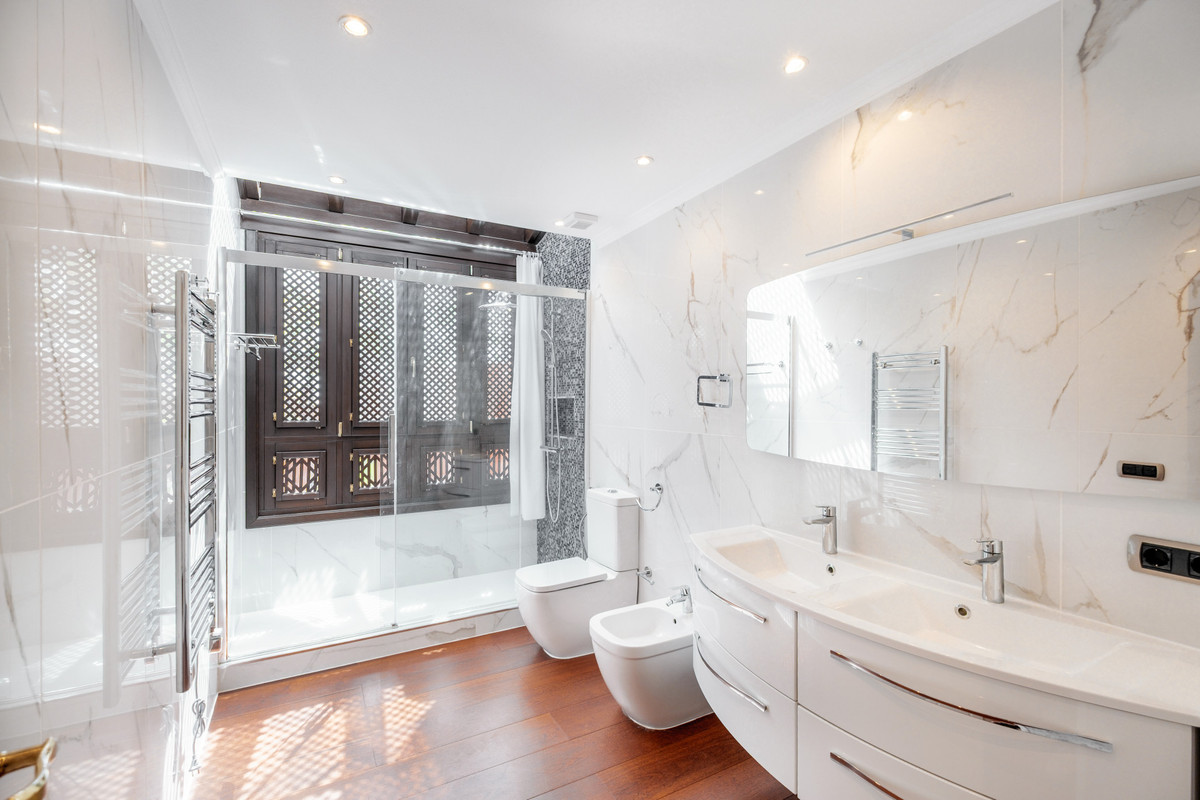 4 Bed Townhouse for sale in The Golden Mile Costa Del Sol, Málaga, Spain