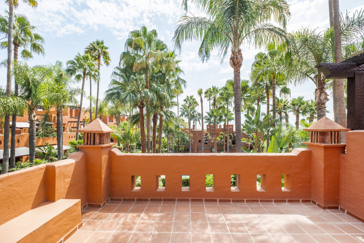 4 Bed Townhouse for sale in The Golden Mile Costa Del Sol, Málaga, Spain
