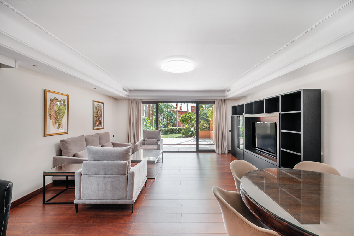 4 Bed Townhouse for sale in The Golden Mile Costa Del Sol, Málaga, Spain