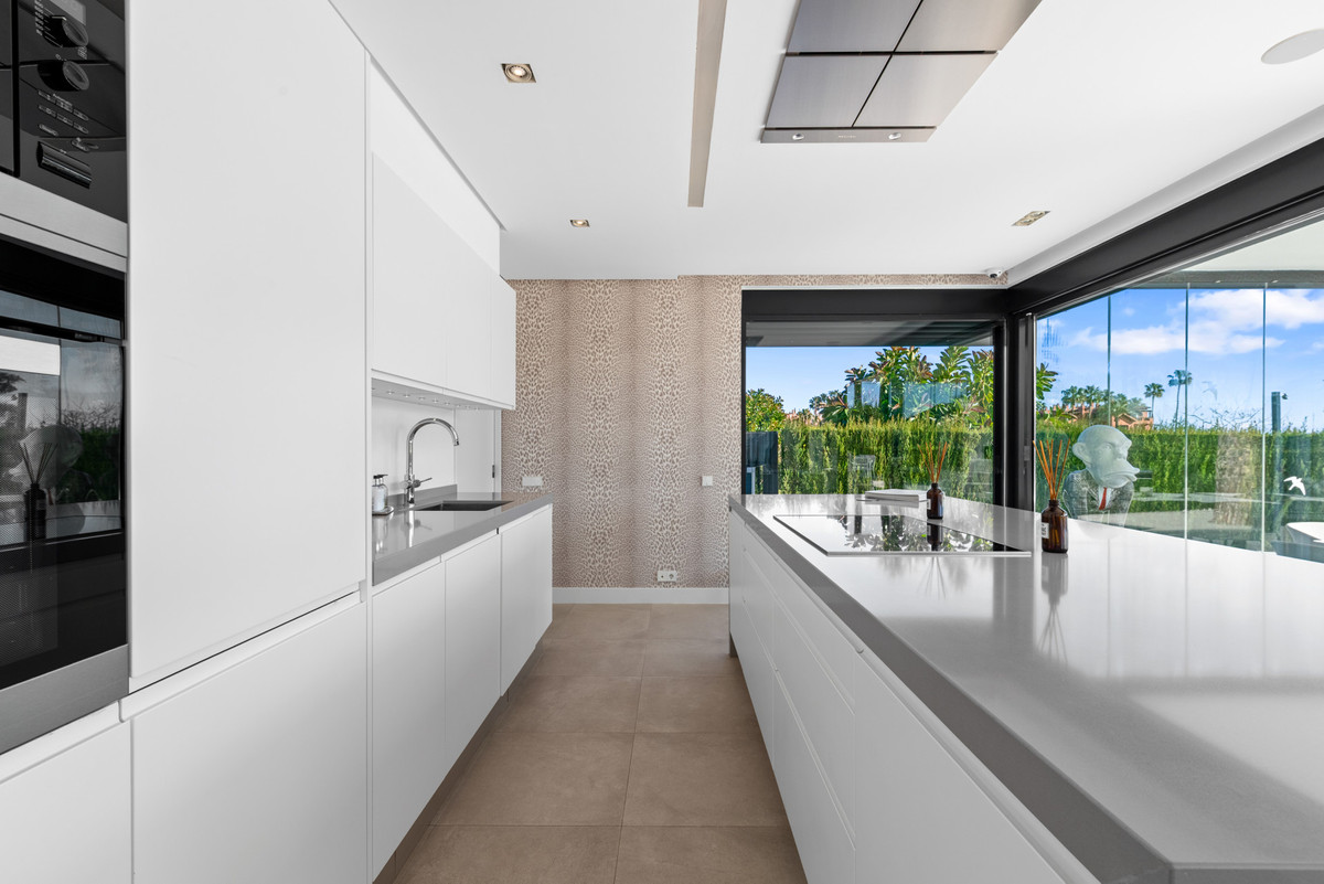 Se vende Villa - Chalet de 4 dormitorios en Costa Del Sol, Málaga, España