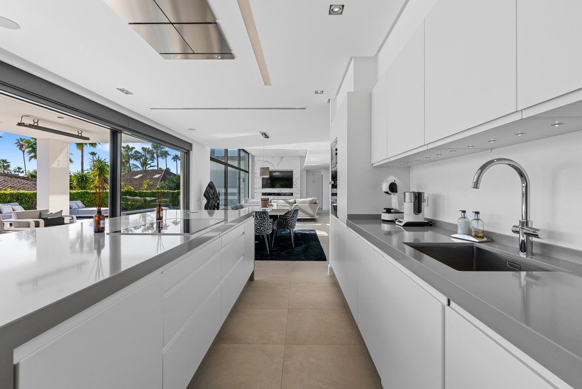 Se vende Villa - Chalet de 4 dormitorios en Costa Del Sol, Málaga, España