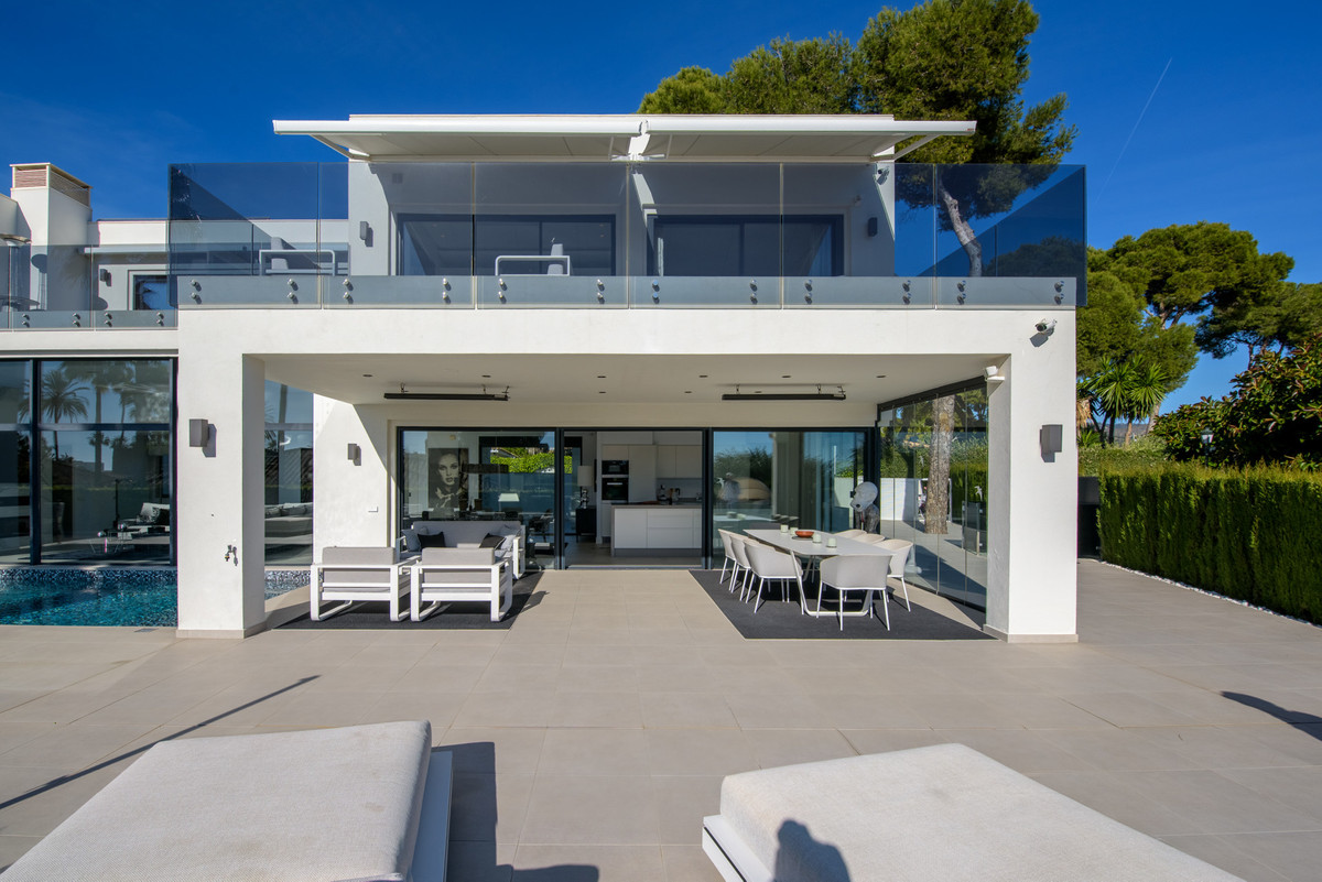 Se vende Villa - Chalet de 4 dormitorios en Costa Del Sol, Málaga, España